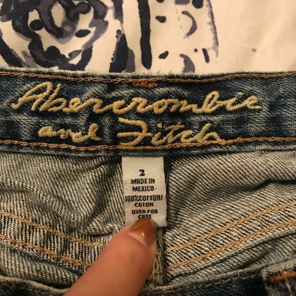 💕Abercrombie Capris- distressed - Picture 2 of 3
